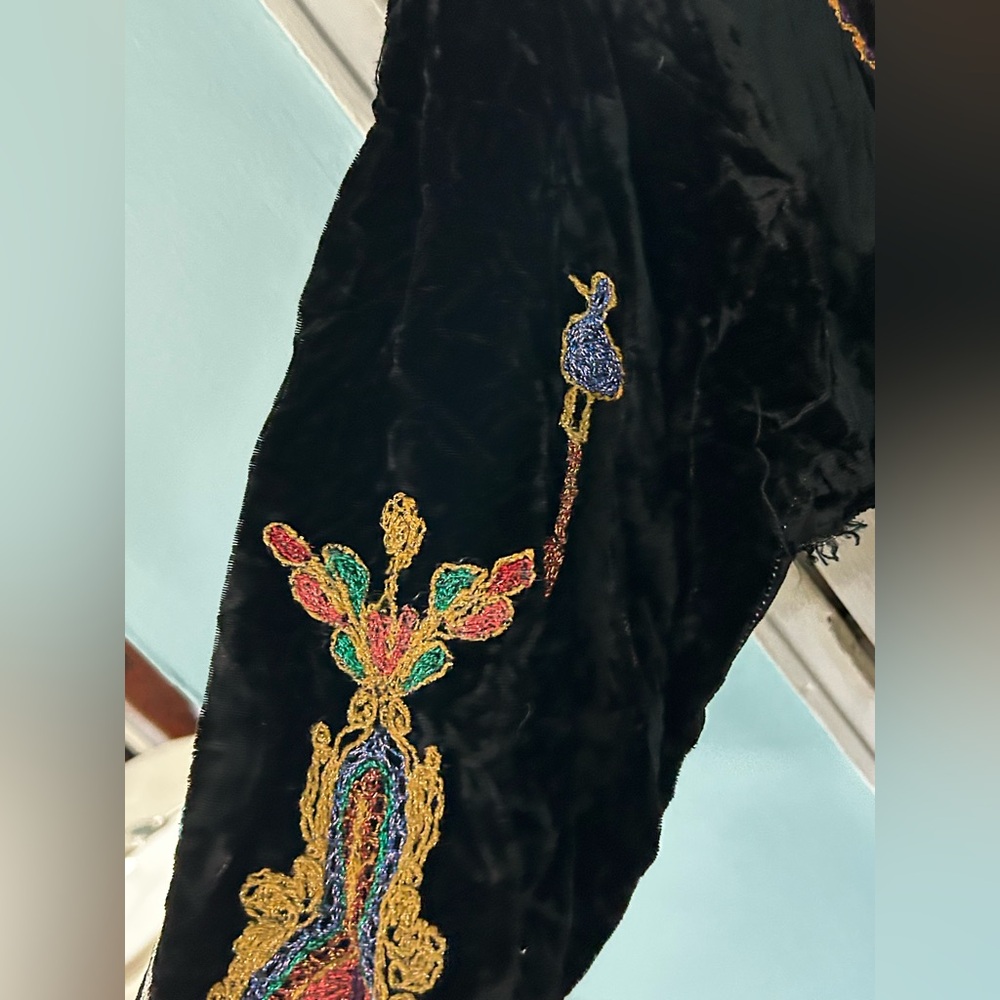 Vintage Velvet Traditional Palestinian Thobe - Picture 9 of 11
